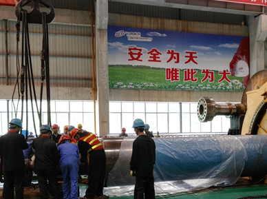 行車和手拉葫蘆確保發(fā)電機轉(zhuǎn)子順利回穿
