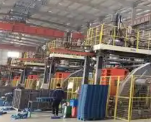 中空吹塑成型機搬運手拉葫蘆的應(yīng)用